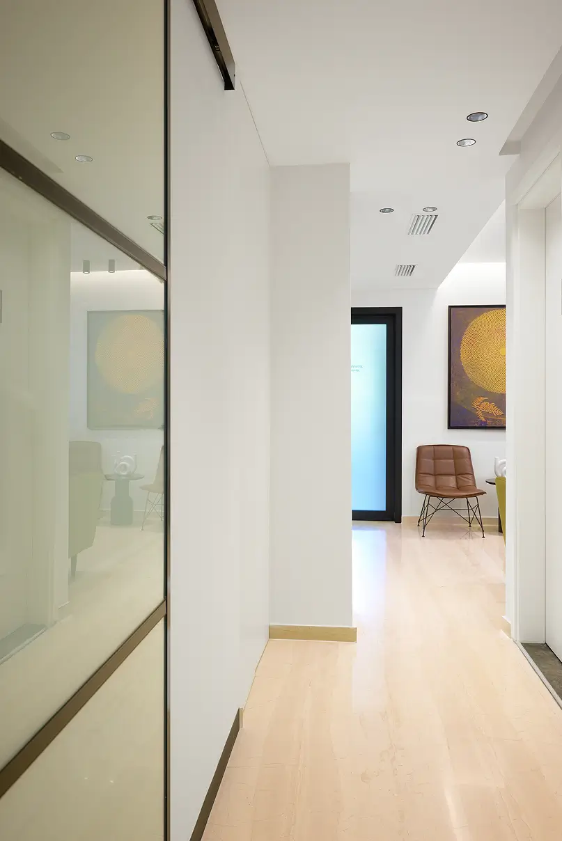 Εσωτερικός φωτεινός διάδρομος του γραφείου